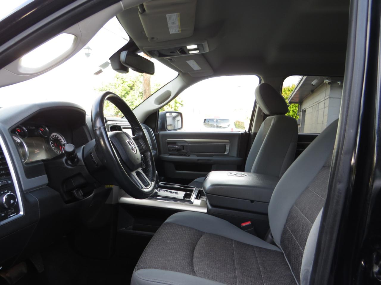 RAM 1500 4WD Crew Cab 140.5" Big Horn 2013