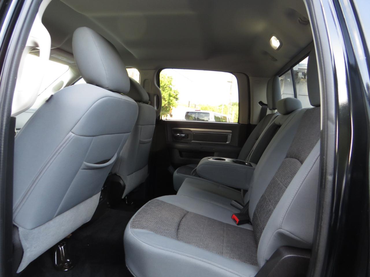 RAM 1500 4WD Crew Cab 140.5" Big Horn 2013