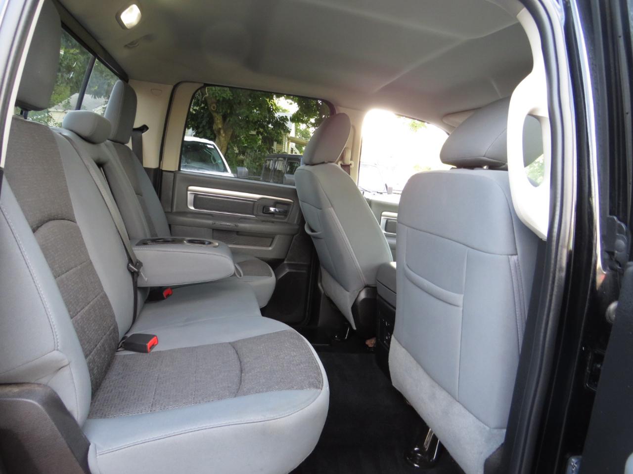 RAM 1500 4WD Crew Cab 140.5" Big Horn 2013