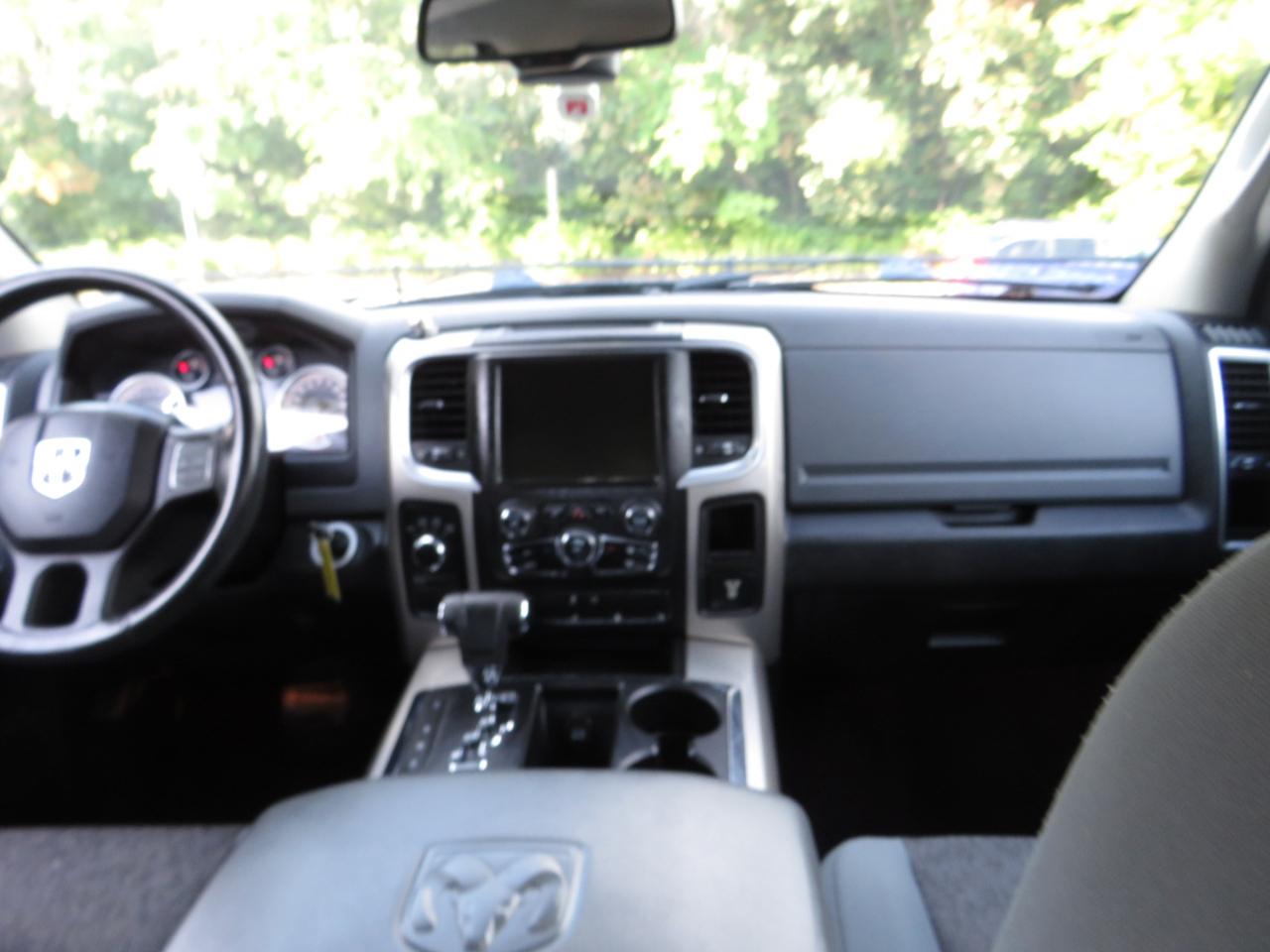 RAM 1500 4WD Crew Cab 140.5" Big Horn 2013
