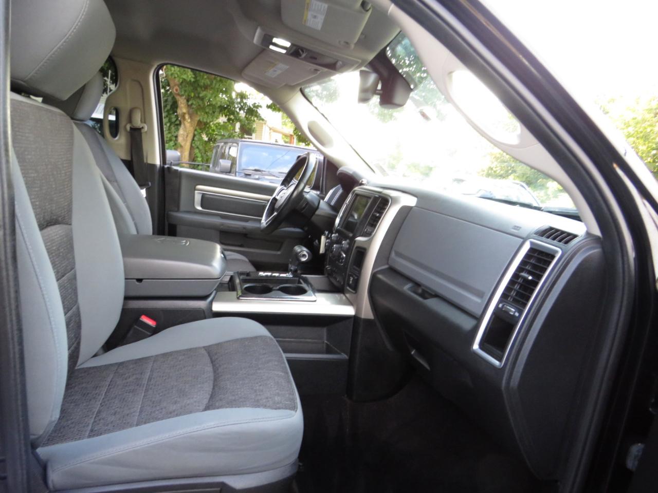 RAM 1500 4WD Crew Cab 140.5" Big Horn 2013