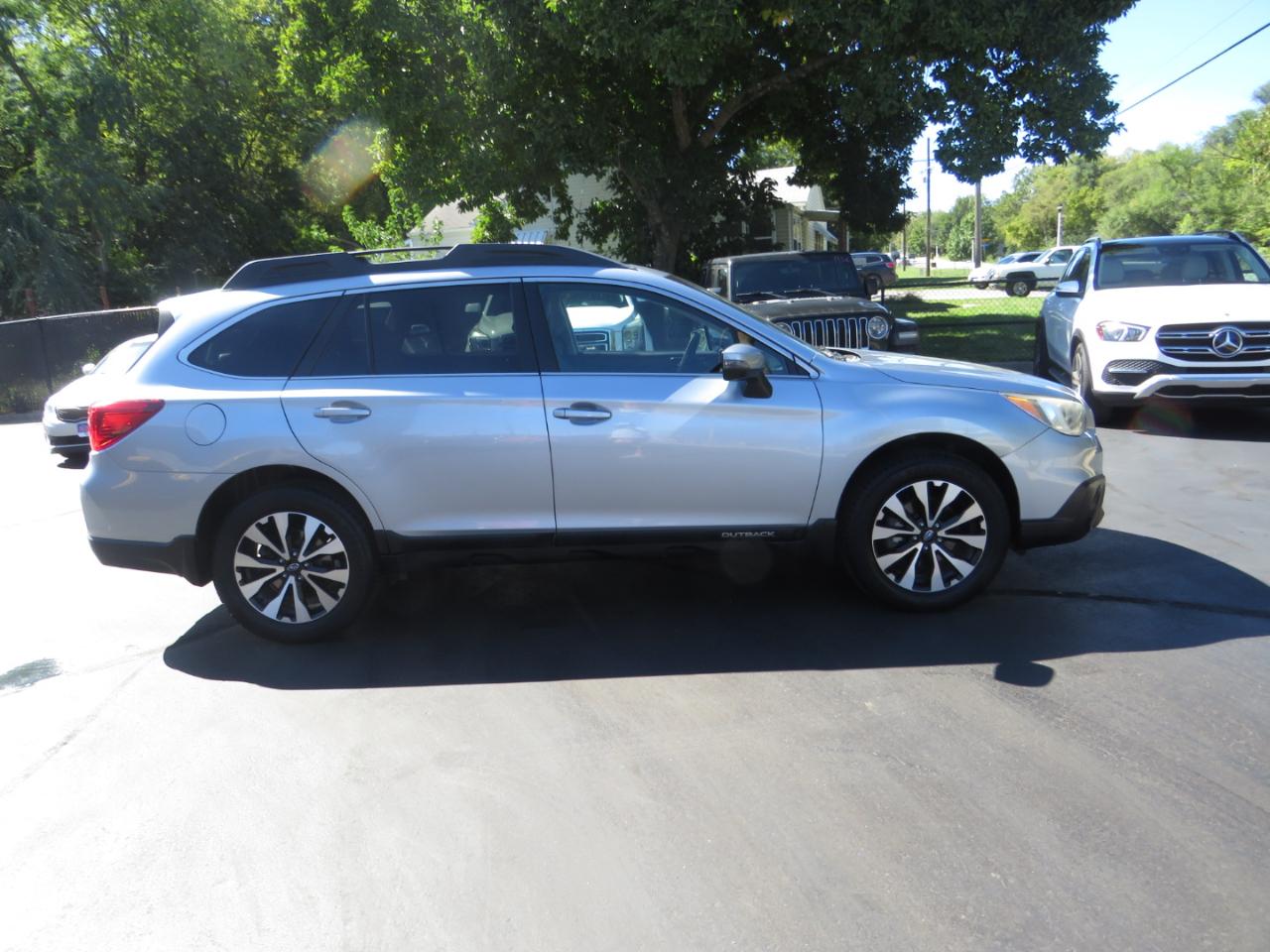 Subaru Outback 4dr Wgn 2.5i Limited 2015