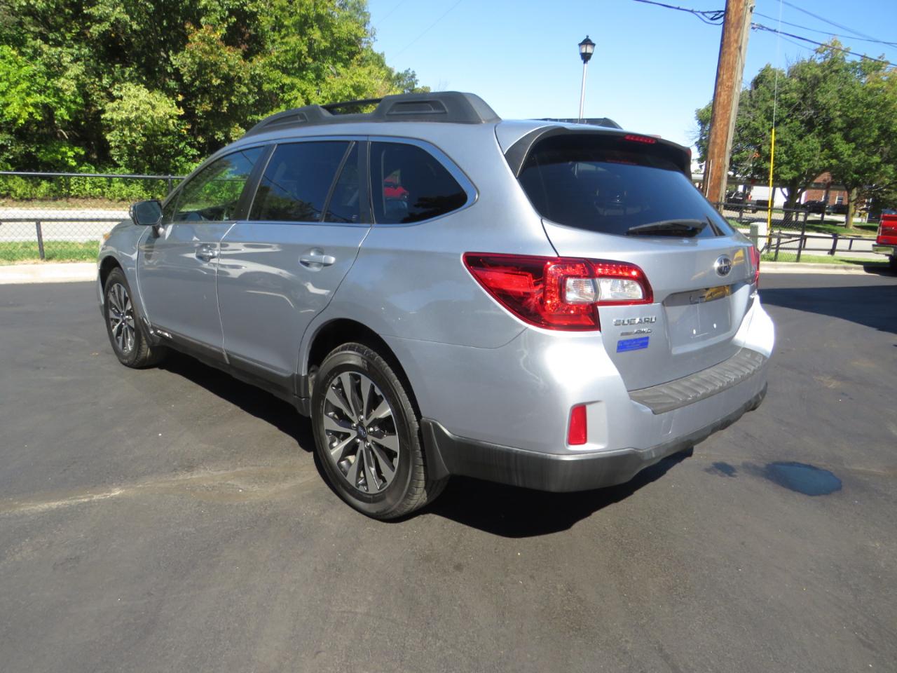 Subaru Outback 4dr Wgn 2.5i Limited 2015