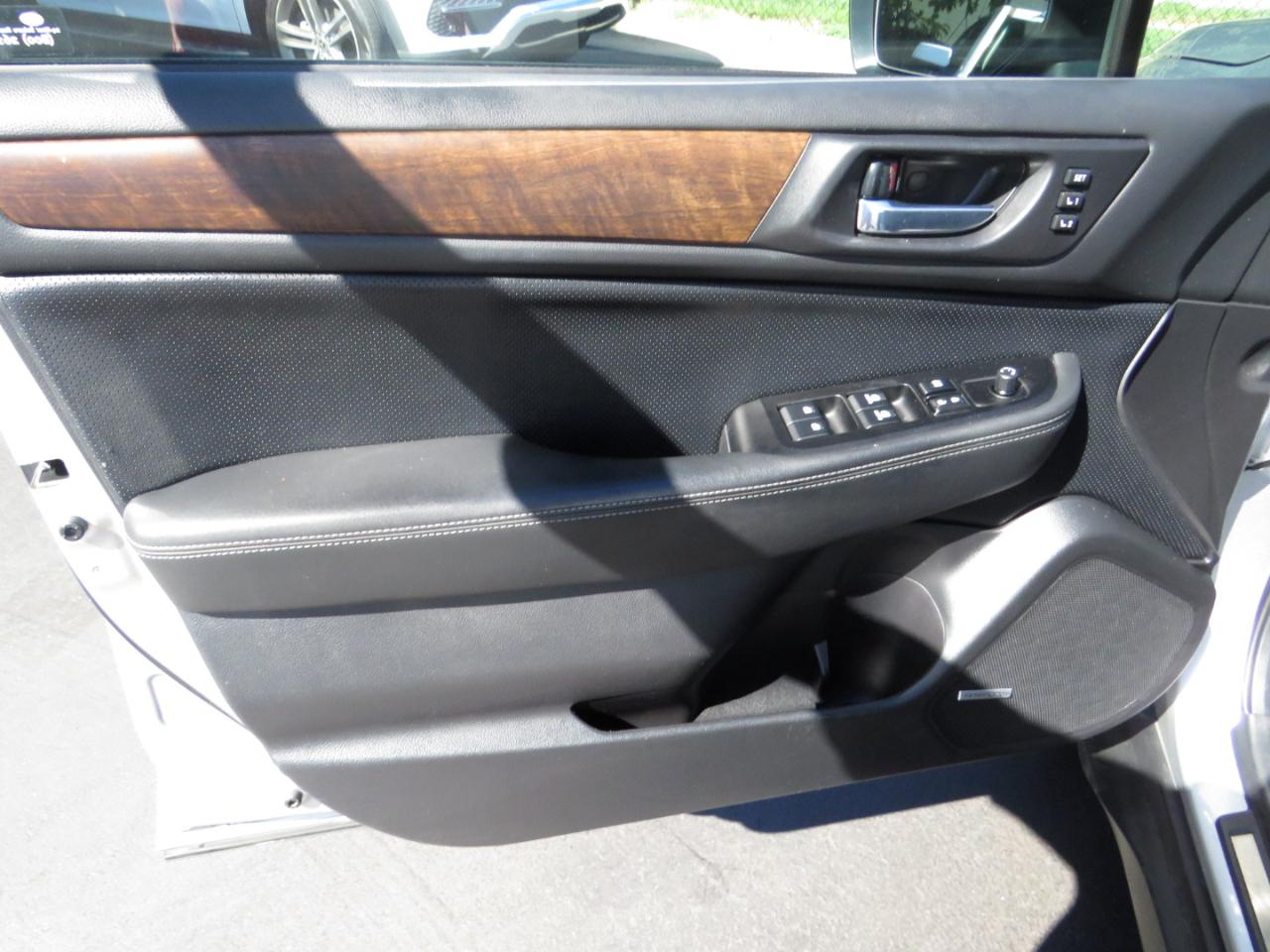 Subaru Outback 4dr Wgn 2.5i Limited 2015