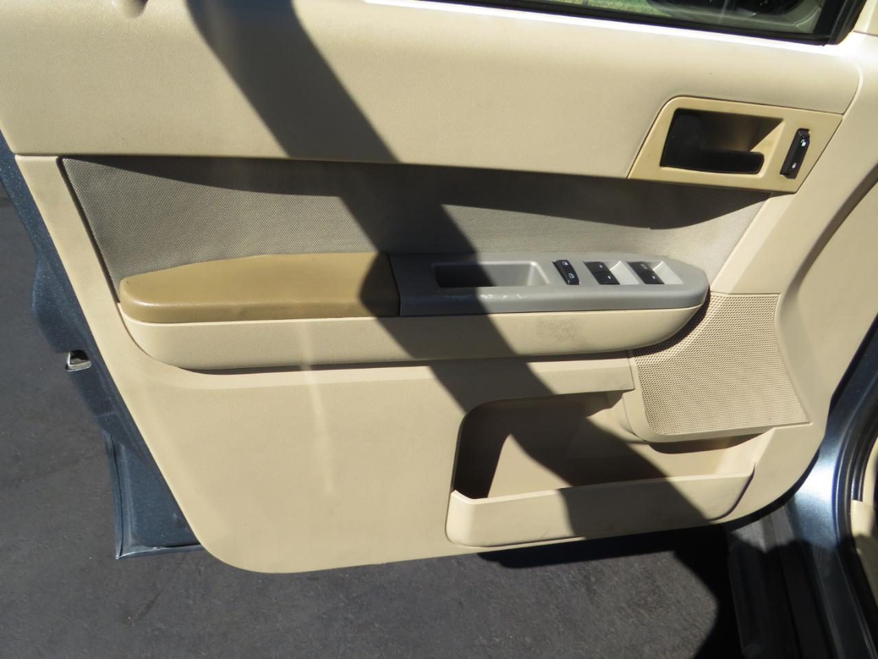 Ford Escape 4WD 4dr XLT 2012