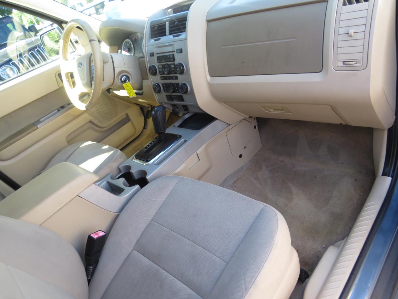 Ford Escape 4WD 4dr XLT 2012