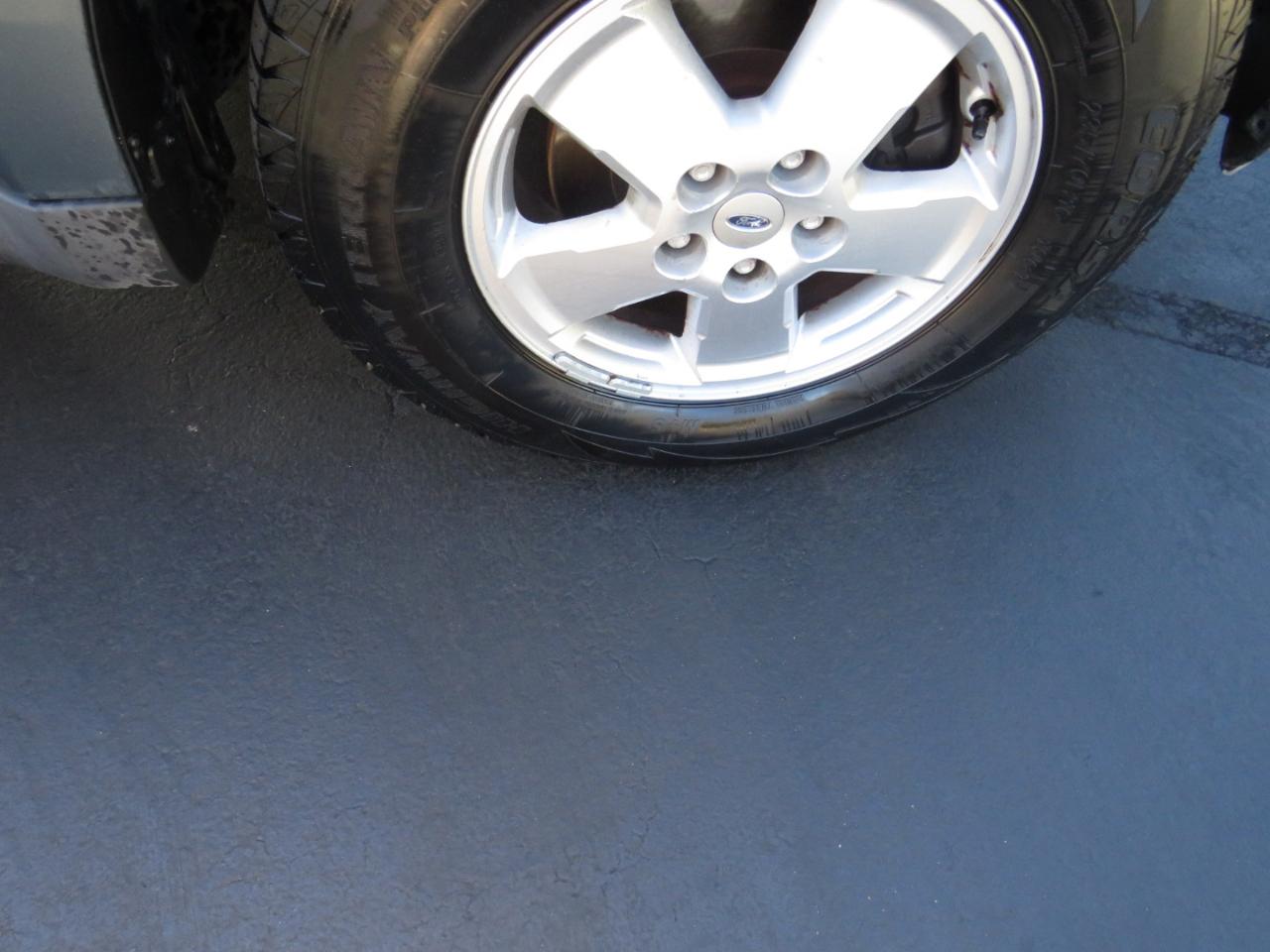 Ford Escape 4WD 4dr XLT 2012