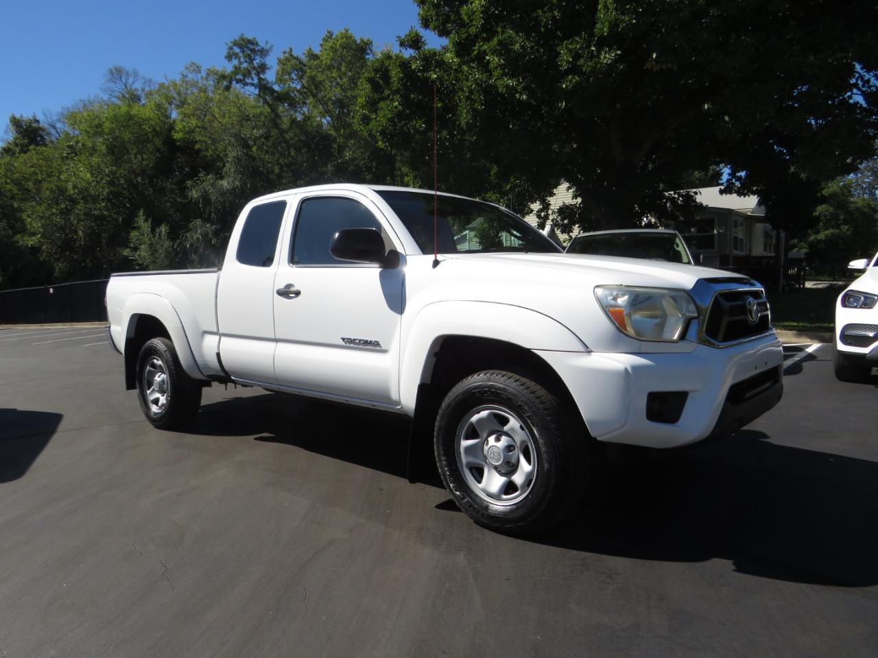 Toyota Tacoma 2WD Access Cab I4 AT PreRunner (Natl) 2013