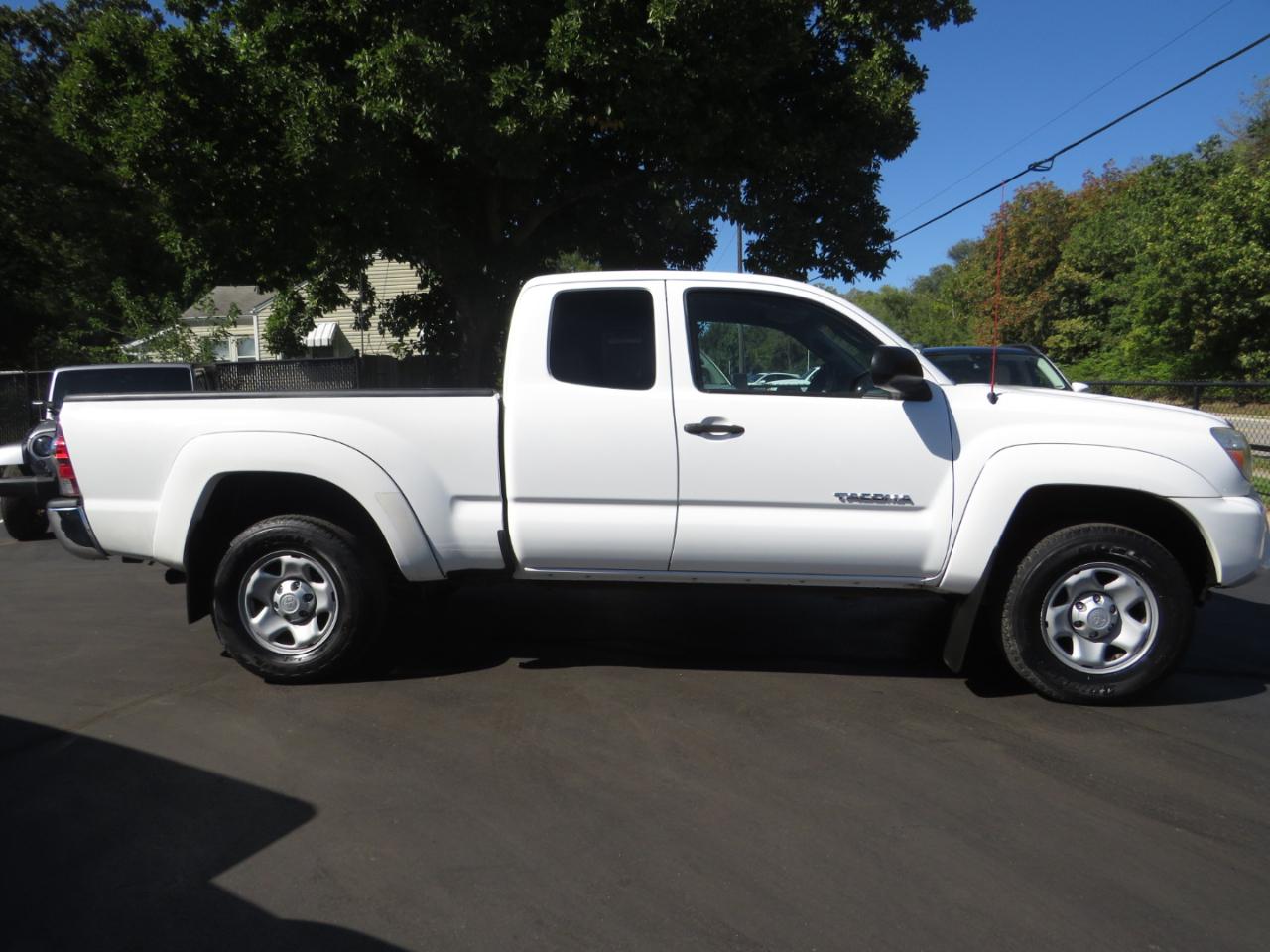 Toyota Tacoma 2WD Access Cab I4 AT PreRunner (Natl) 2013
