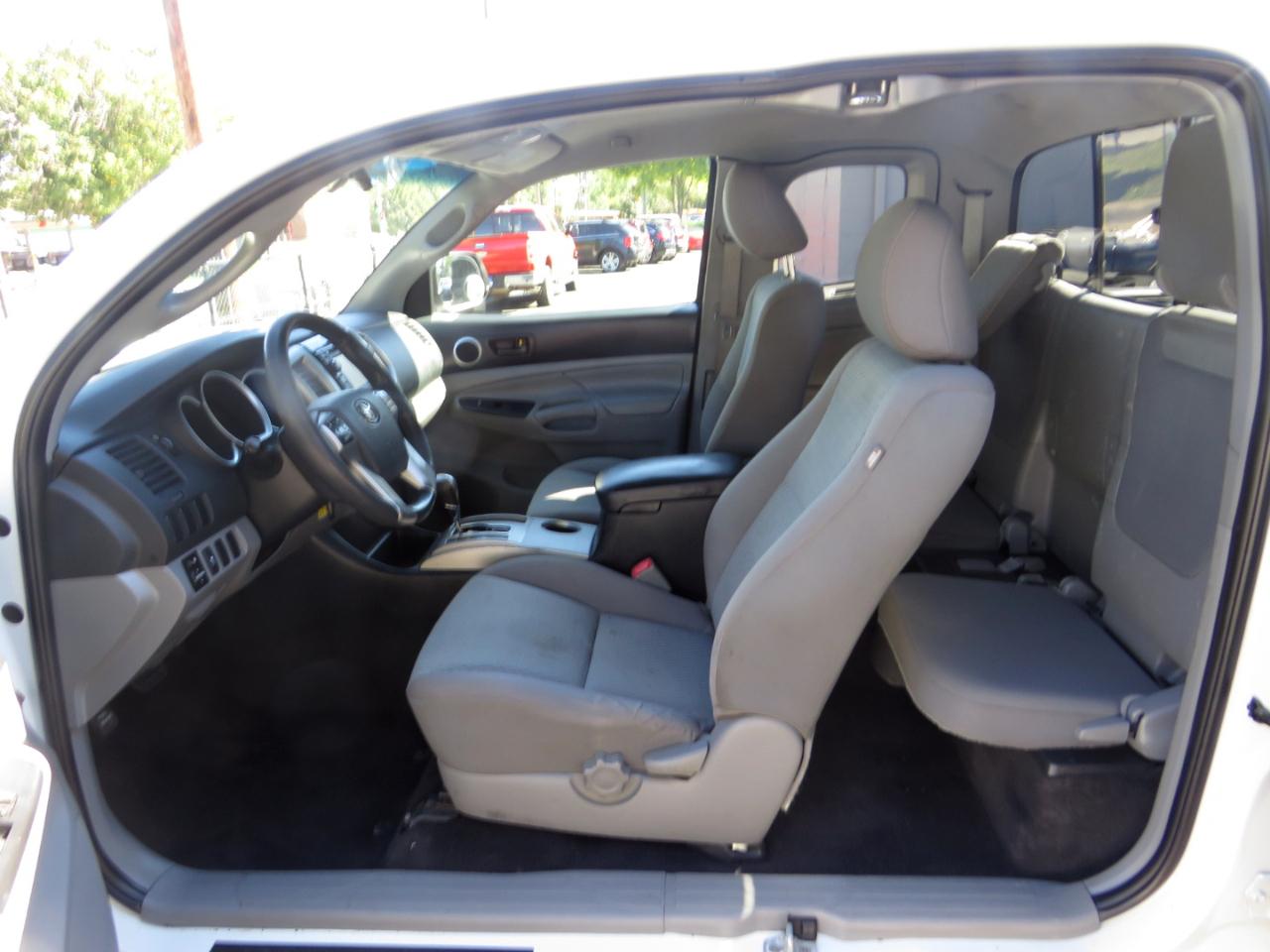 Toyota Tacoma 2WD Access Cab I4 AT PreRunner (Natl) 2013