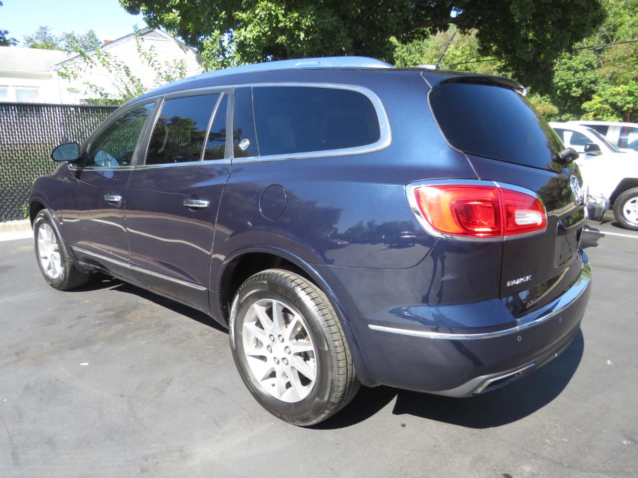 Buick Enclave FWD 4dr Leather 2017