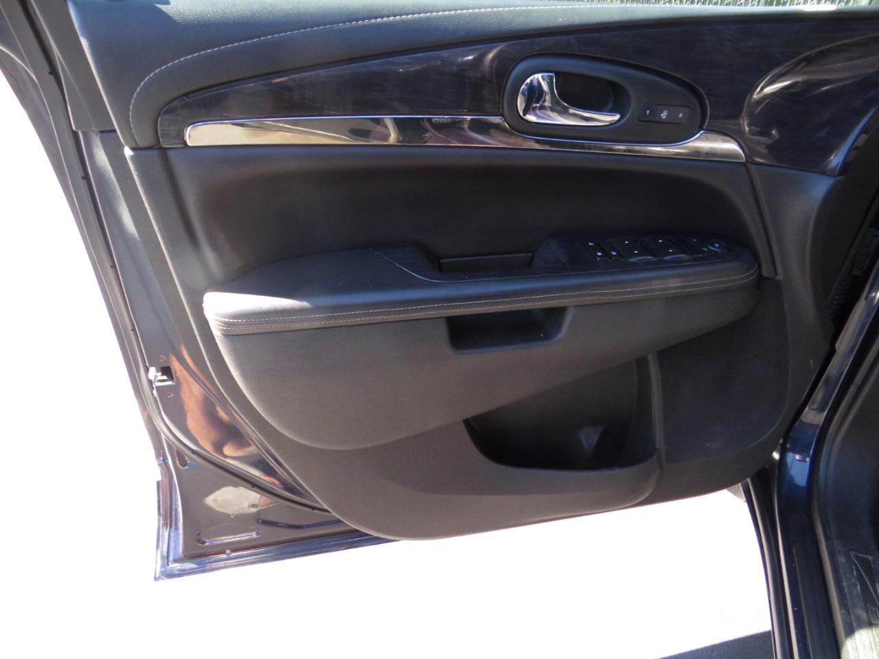 Buick Enclave FWD 4dr Leather 2017