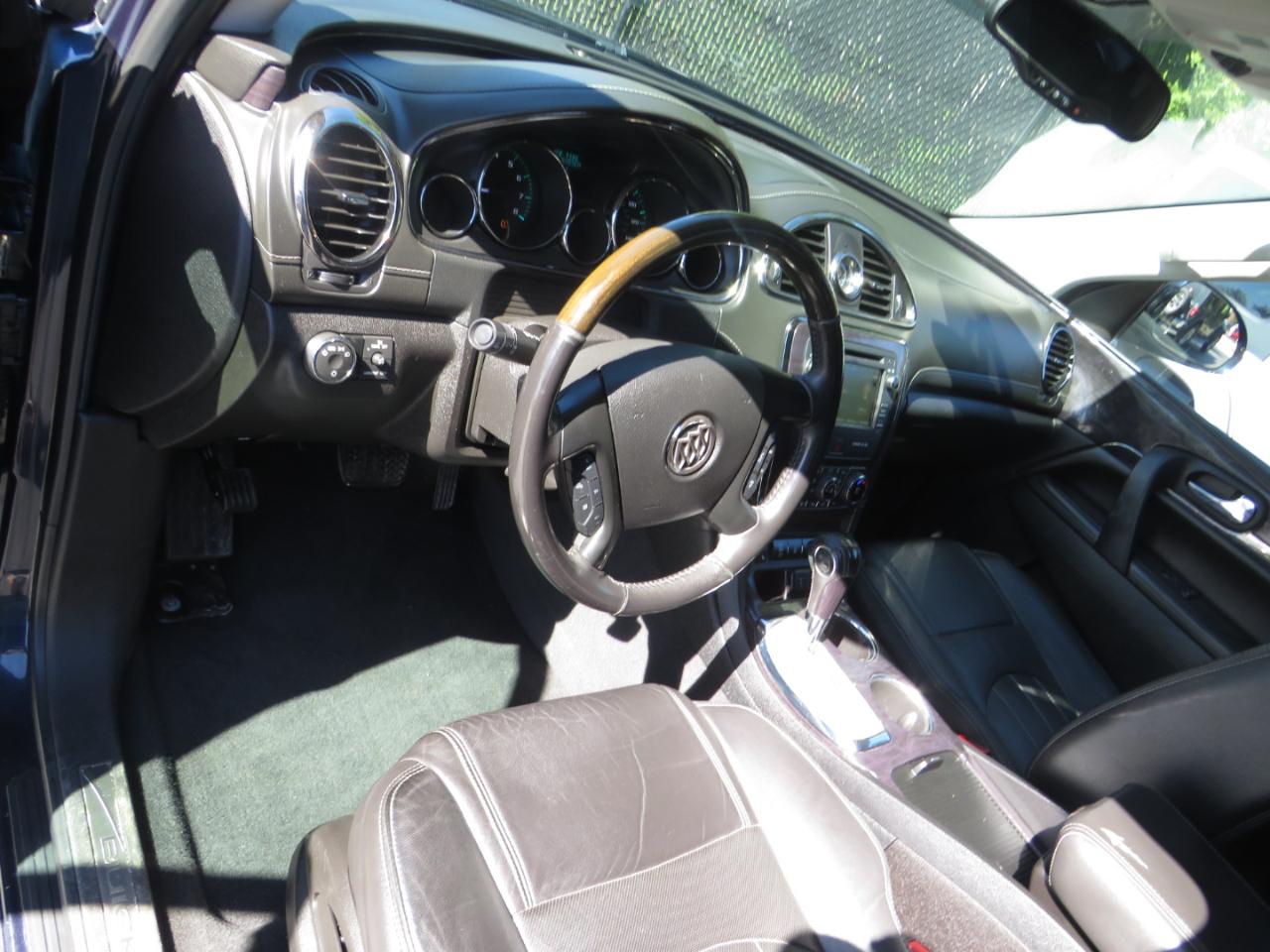 Buick Enclave FWD 4dr Leather 2017