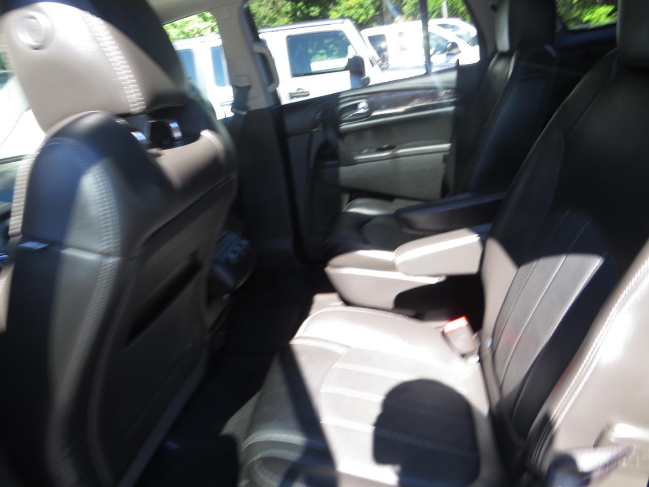 Buick Enclave FWD 4dr Leather 2017