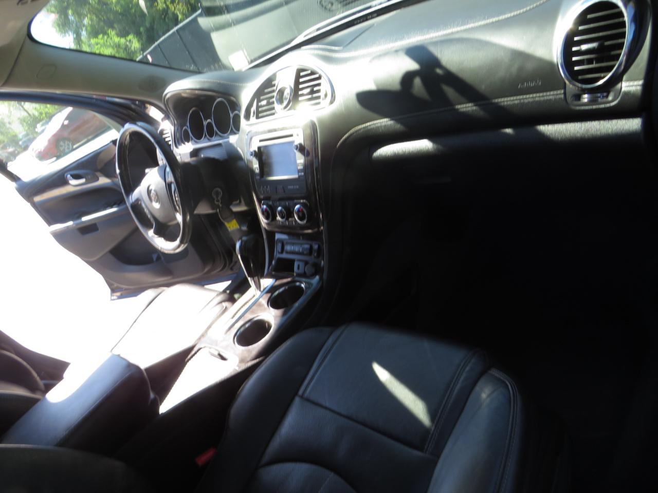 Buick Enclave FWD 4dr Leather 2017