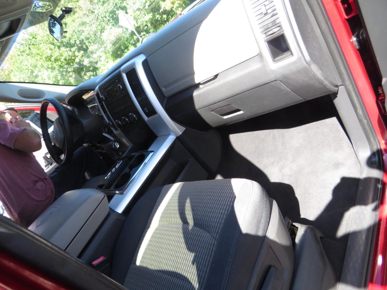 RAM 1500 4WD Quad Cab 140.5" Big Horn 2012