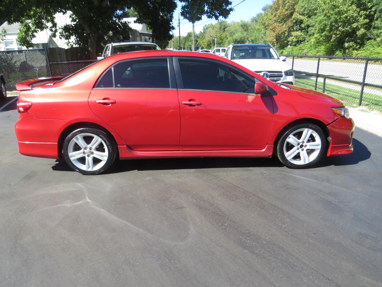 Toyota Corolla 4dr Sdn Auto LE Special Edition (Natl) 2013