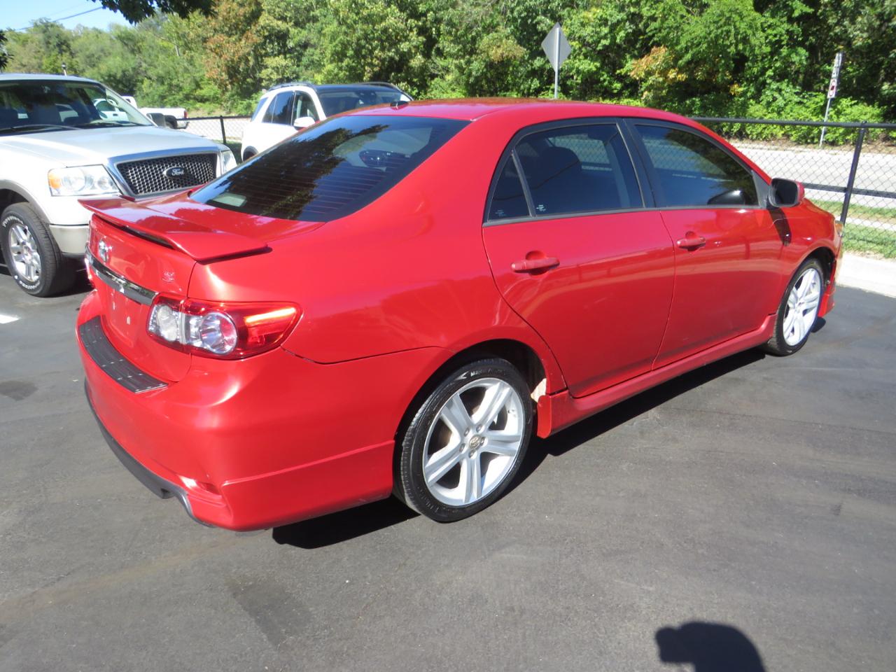 Toyota Corolla 4dr Sdn Auto LE Special Edition (Natl) 2013