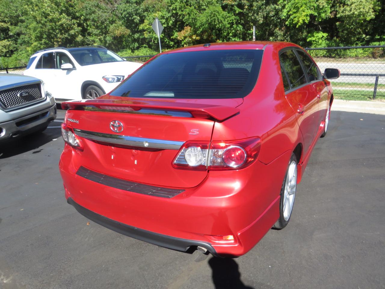Toyota Corolla 4dr Sdn Auto LE Special Edition (Natl) 2013