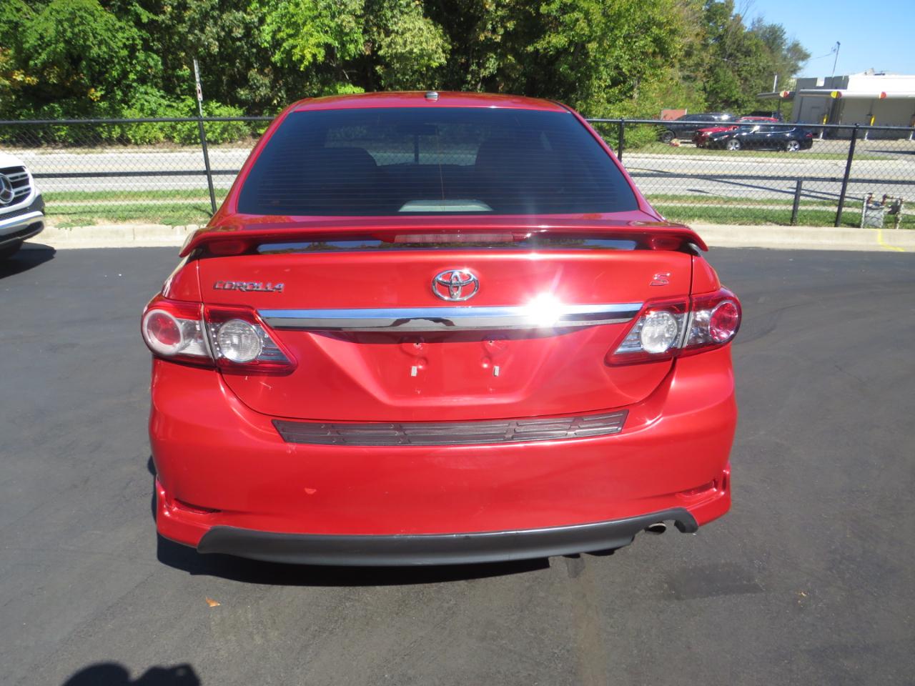 Toyota Corolla 4dr Sdn Auto LE Special Edition (Natl) 2013