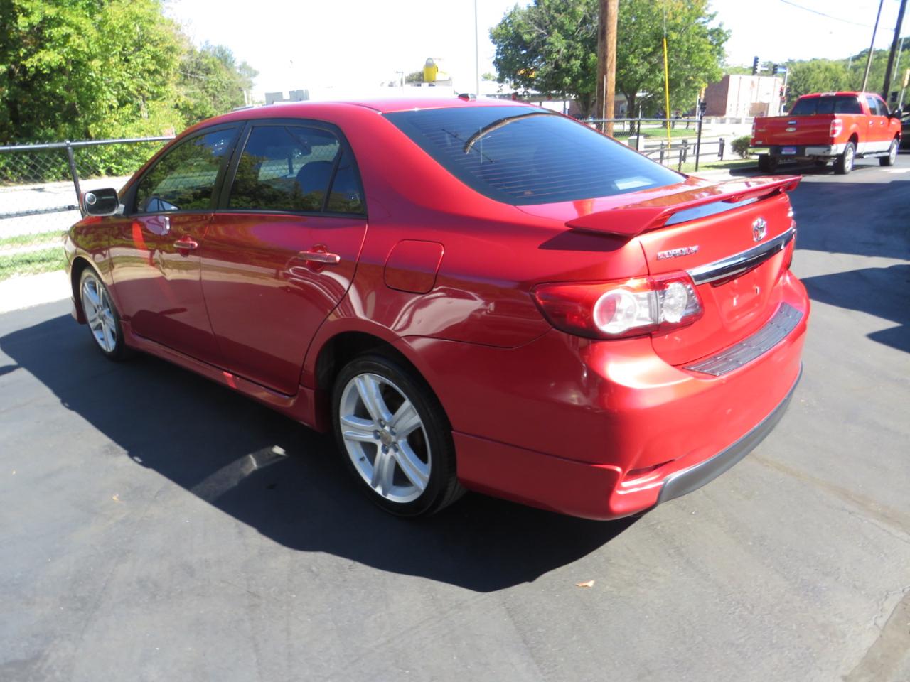 Toyota Corolla 4dr Sdn Auto LE Special Edition (Natl) 2013