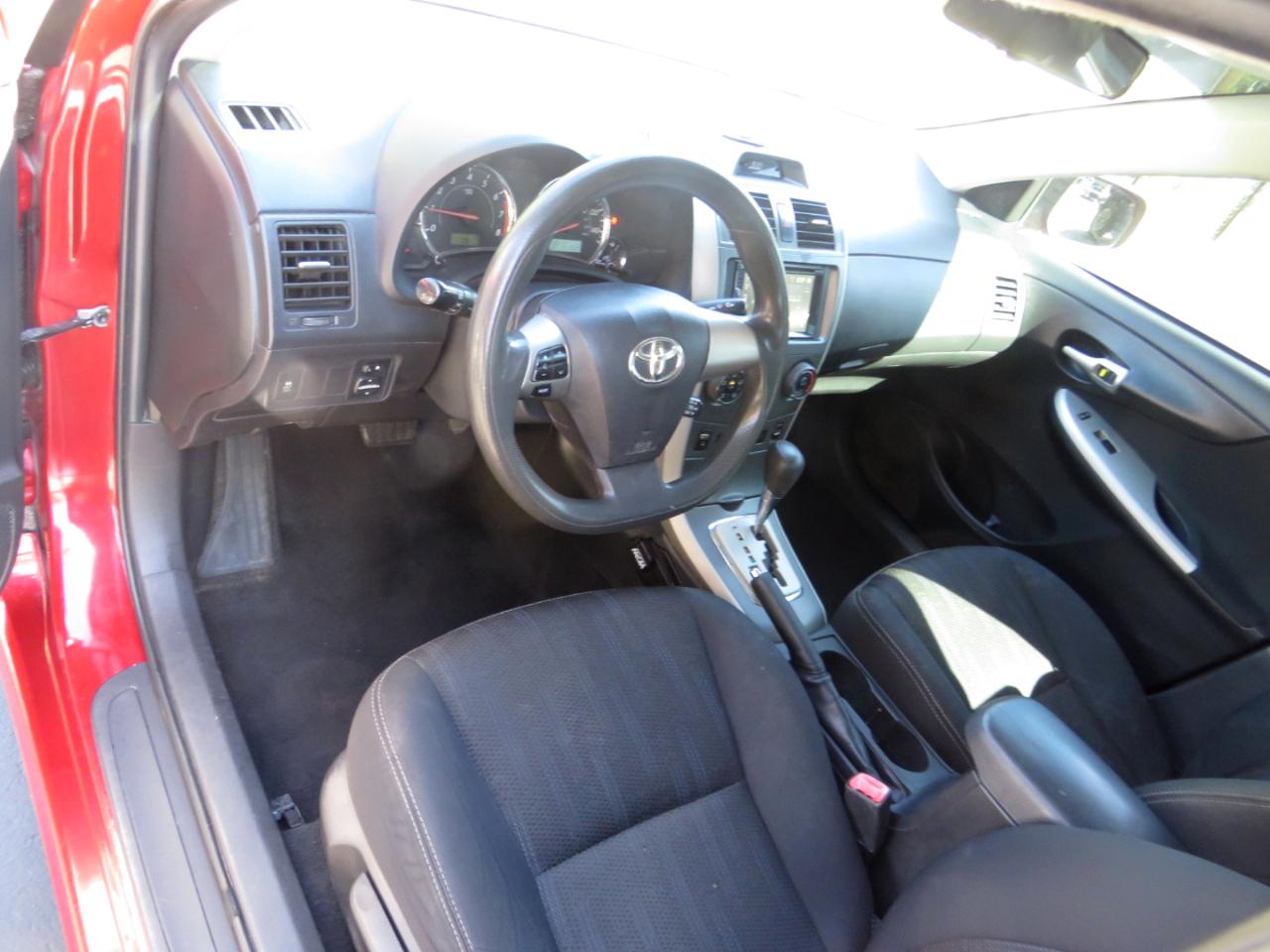 Toyota Corolla 4dr Sdn Auto LE Special Edition (Natl) 2013