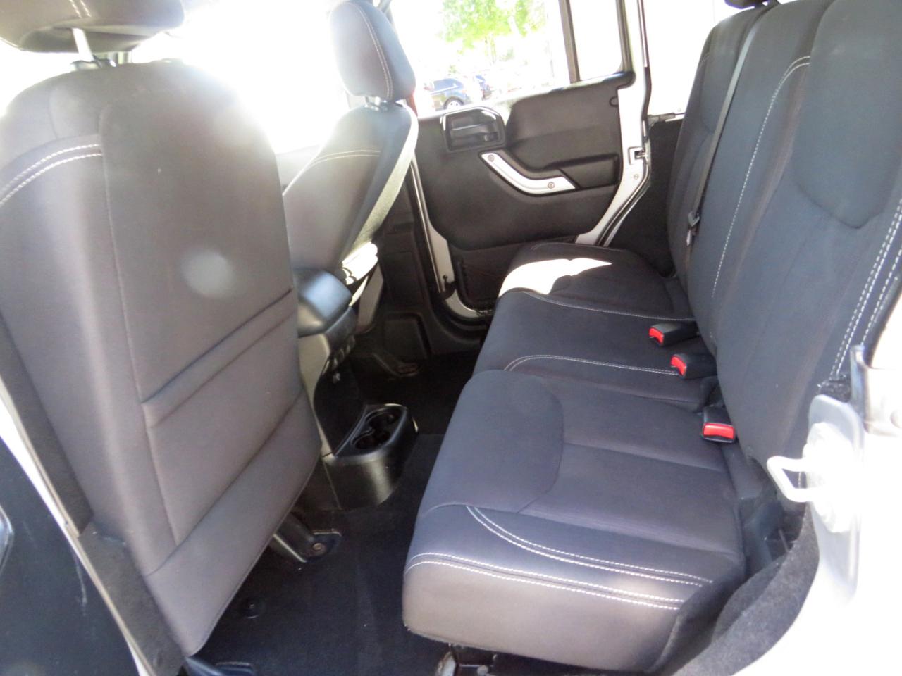 Jeep Wrangler Unlimited 4WD 4dr Sahara 2015