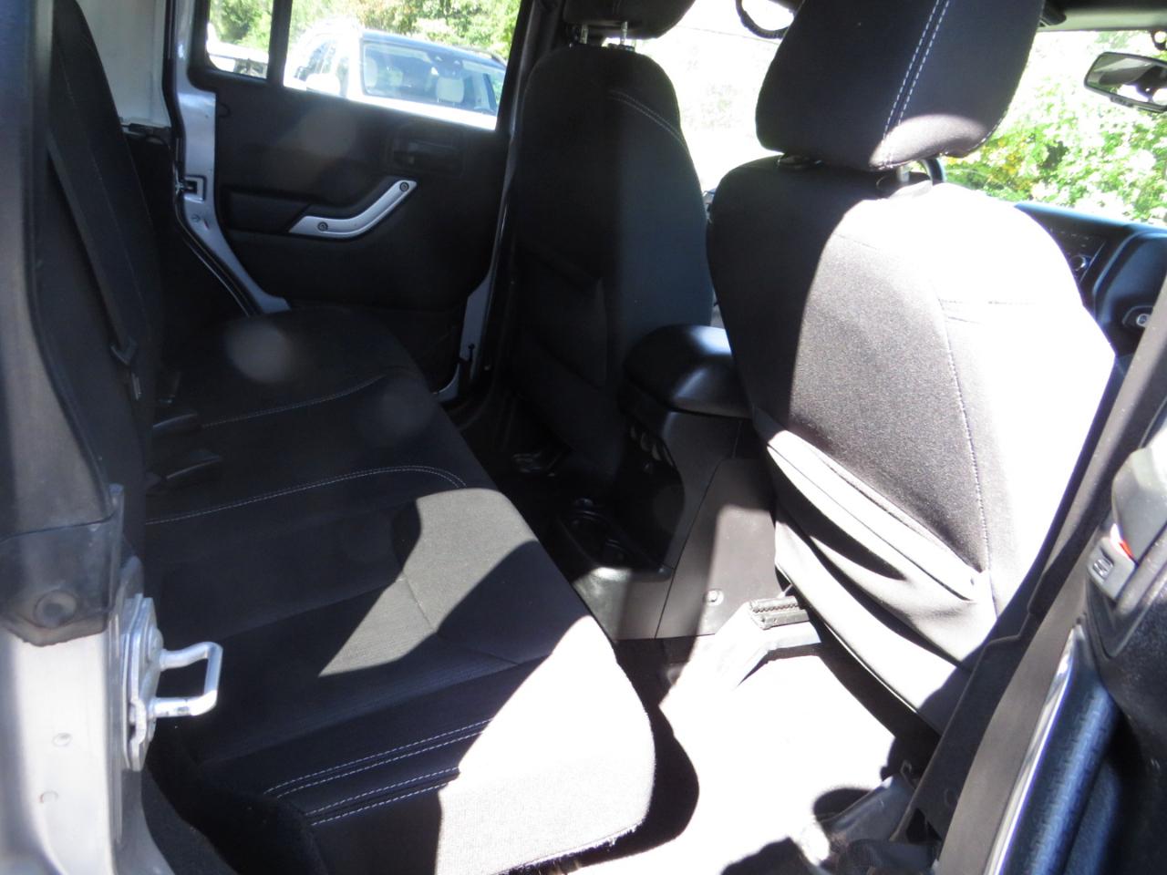 Jeep Wrangler Unlimited 4WD 4dr Sahara 2015