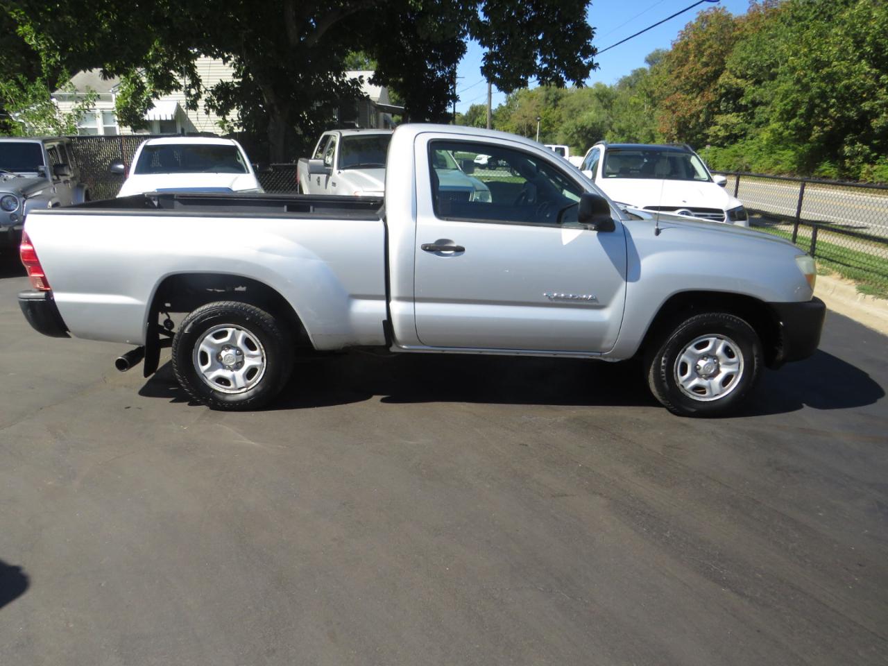 Toyota Tacoma Reg 109" Manual (Natl) 2006