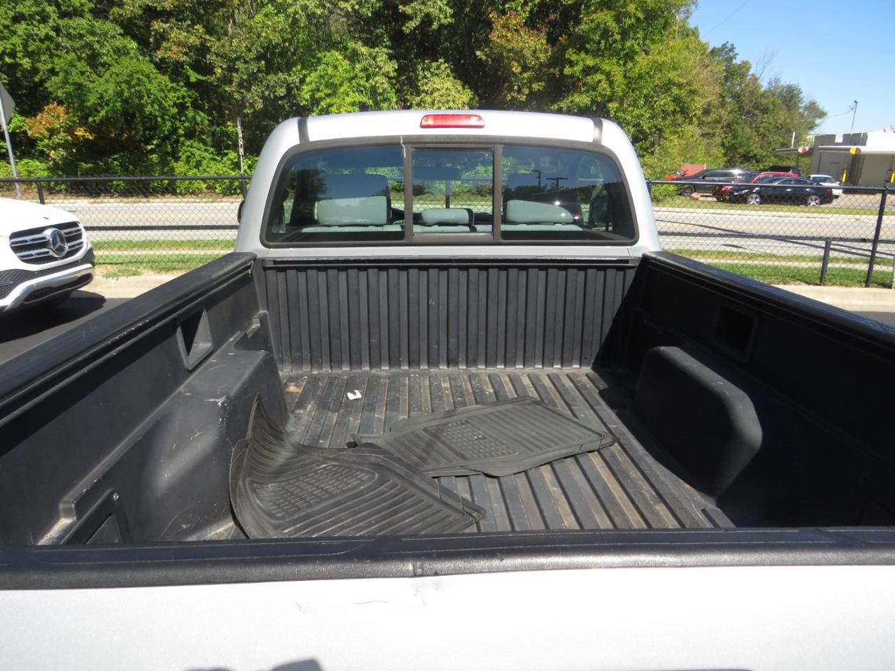Toyota Tacoma Reg 109" Manual (Natl) 2006