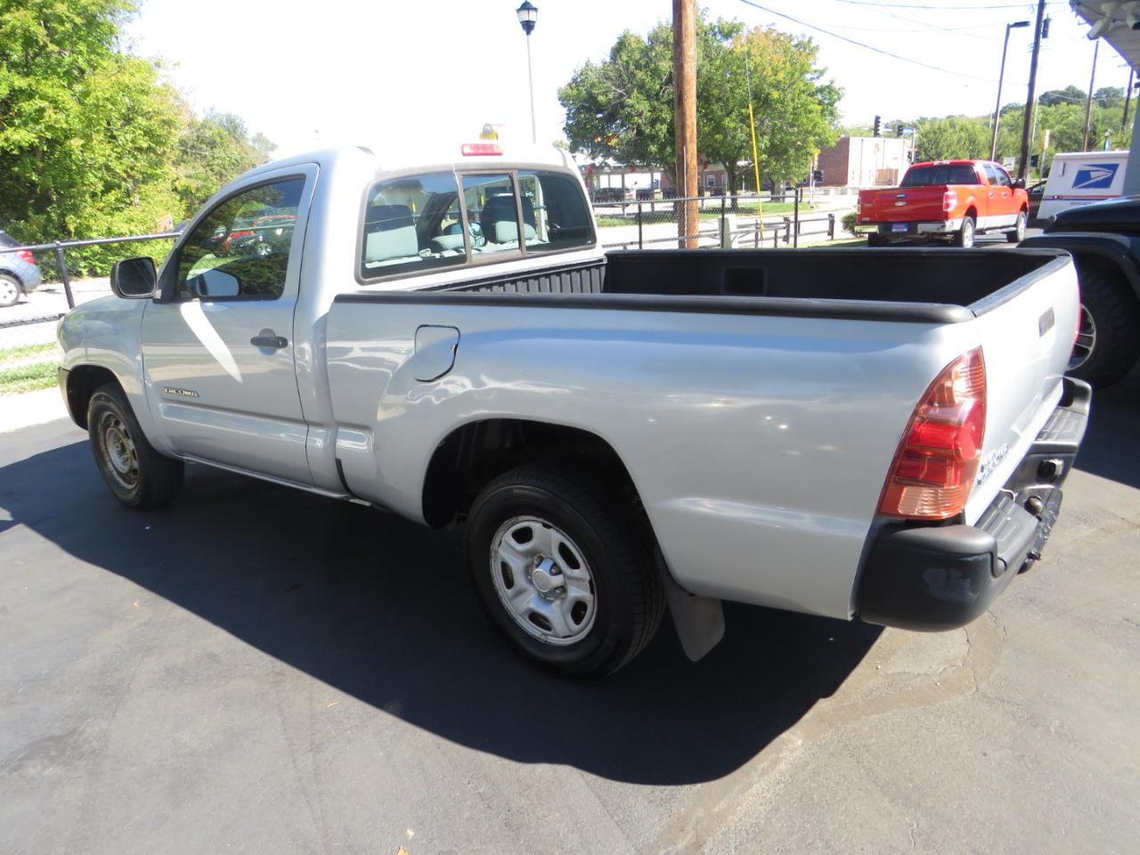 Toyota Tacoma Reg 109" Manual (Natl) 2006