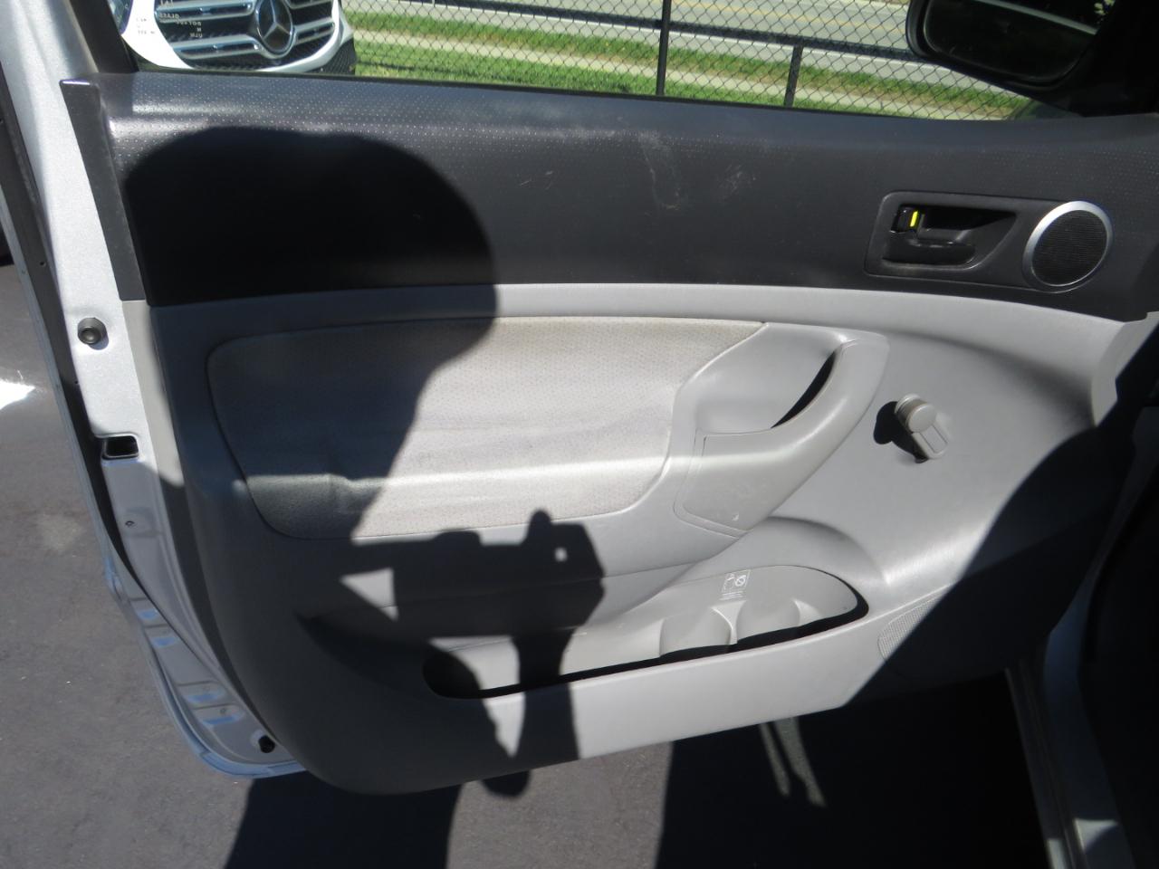 Toyota Tacoma Reg 109" Manual (Natl) 2006