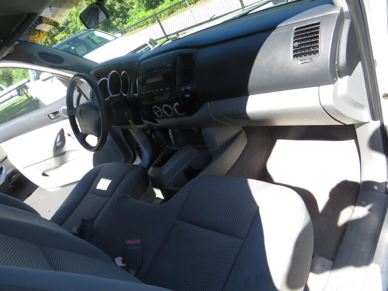 Toyota Tacoma Reg 109" Manual (Natl) 2006