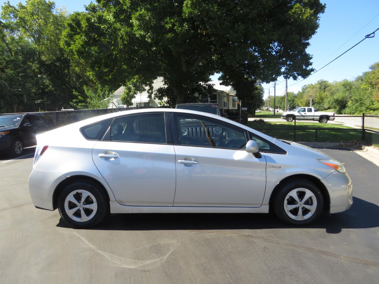 Toyota Prius 5dr HB Three (Natl) 2012