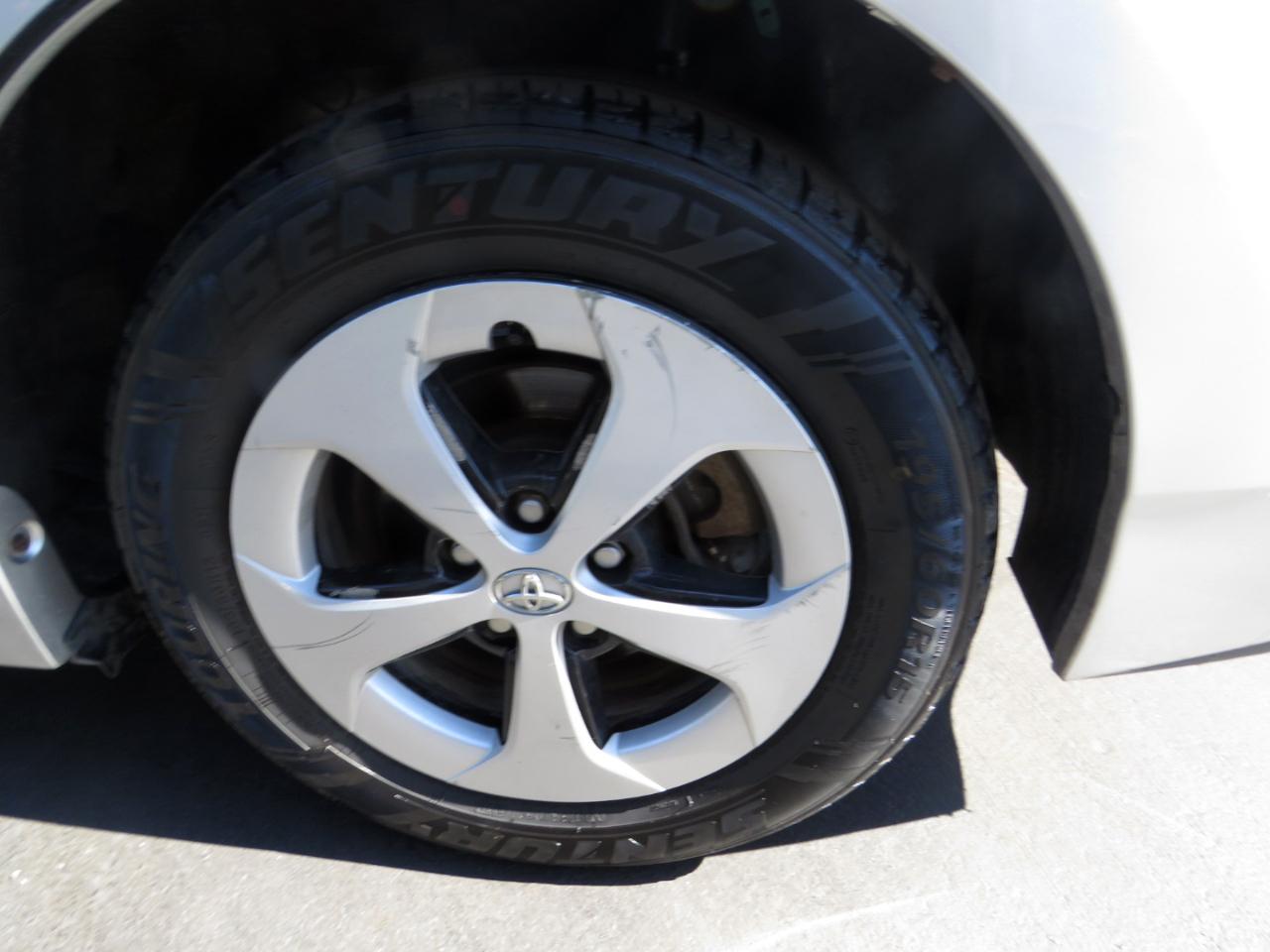 Toyota Prius 5dr HB Three (Natl) 2012