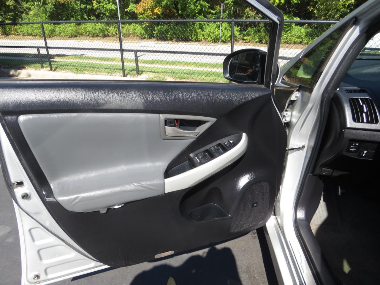 Toyota Prius 5dr HB Three (Natl) 2012