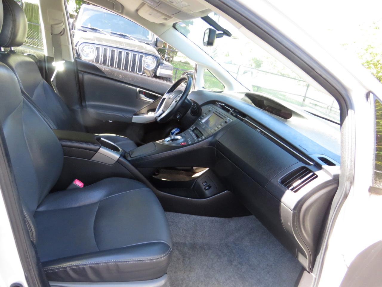 Toyota Prius 5dr HB Three (Natl) 2012