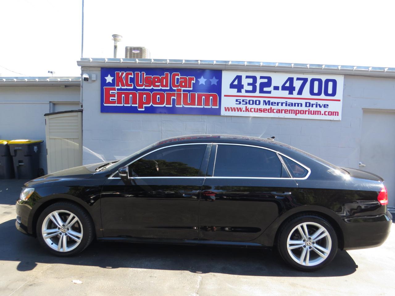 Volkswagen Passat 4dr Sdn 1.8T Auto SE w/Sunroof & Nav 2014
