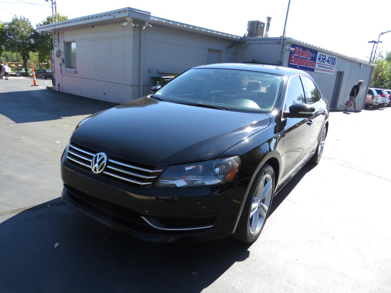 Volkswagen Passat 4dr Sdn 1.8T Auto SE w/Sunroof & Nav 2014