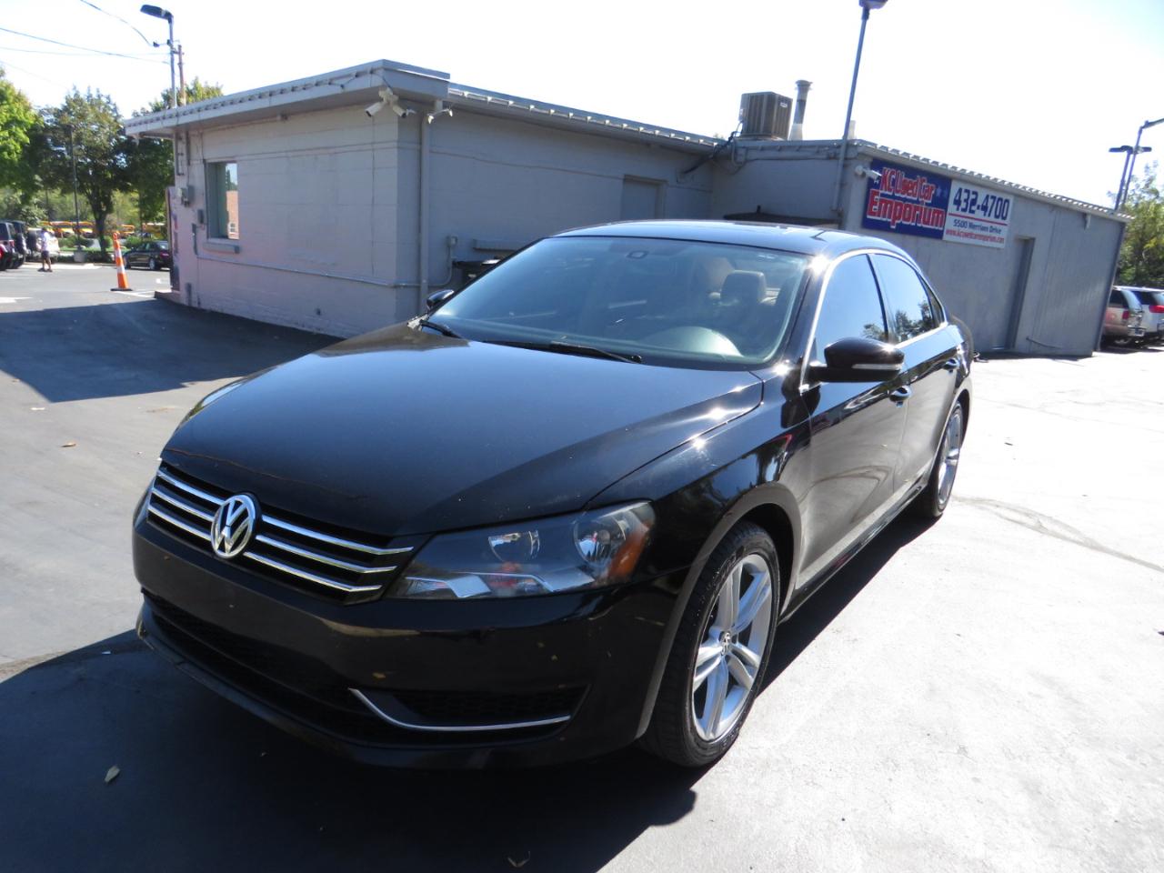 Volkswagen Passat 4dr Sdn 1.8T Auto SE w/Sunroof & Nav 2014