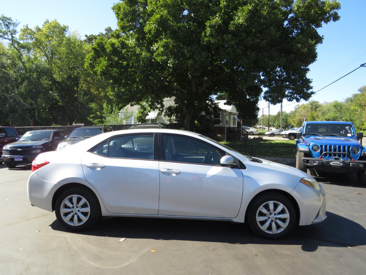 Toyota Corolla 4dr Sdn CVT LE Premium (Natl) 2015