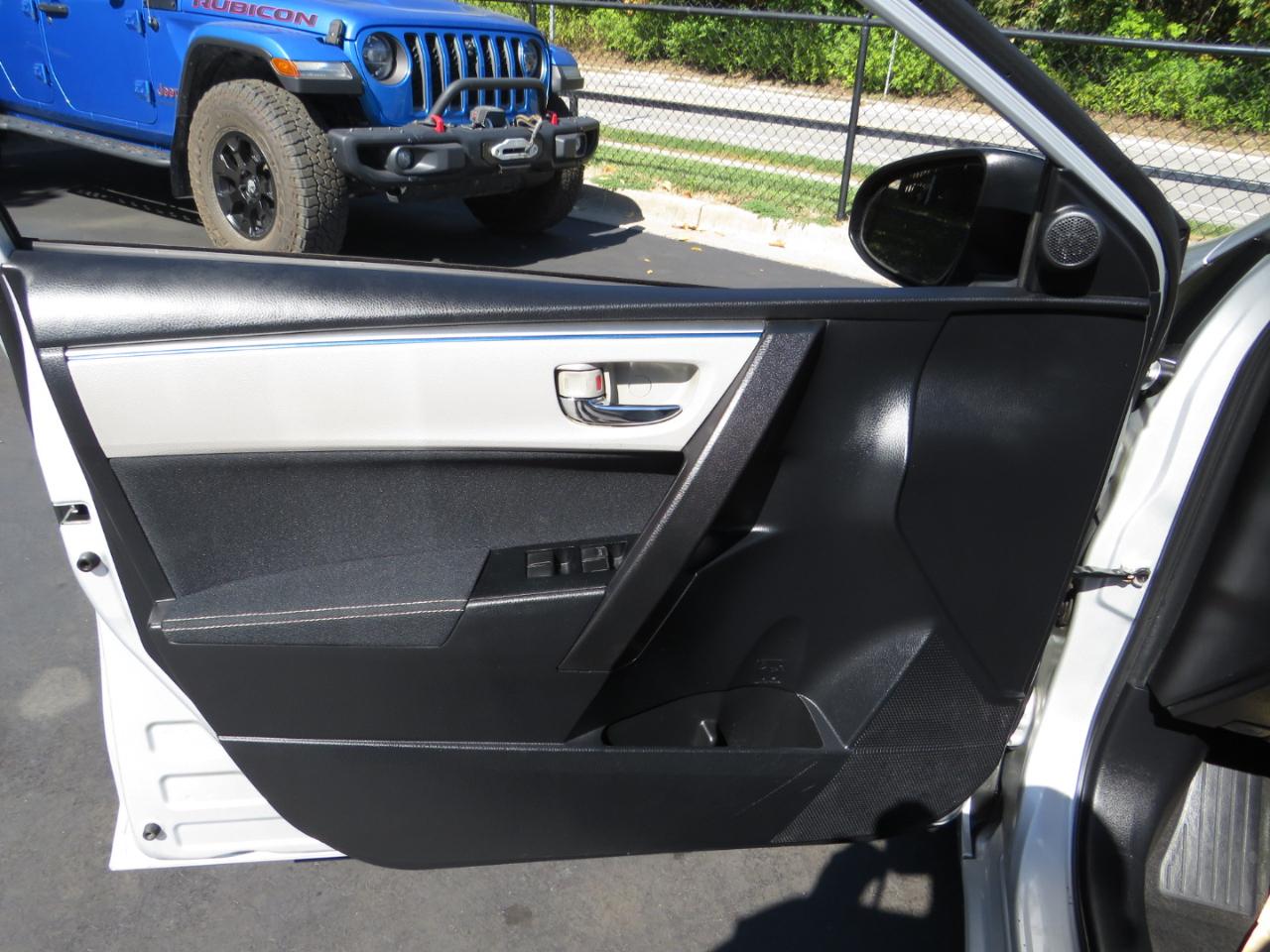 Toyota Corolla 4dr Sdn CVT LE Premium (Natl) 2015