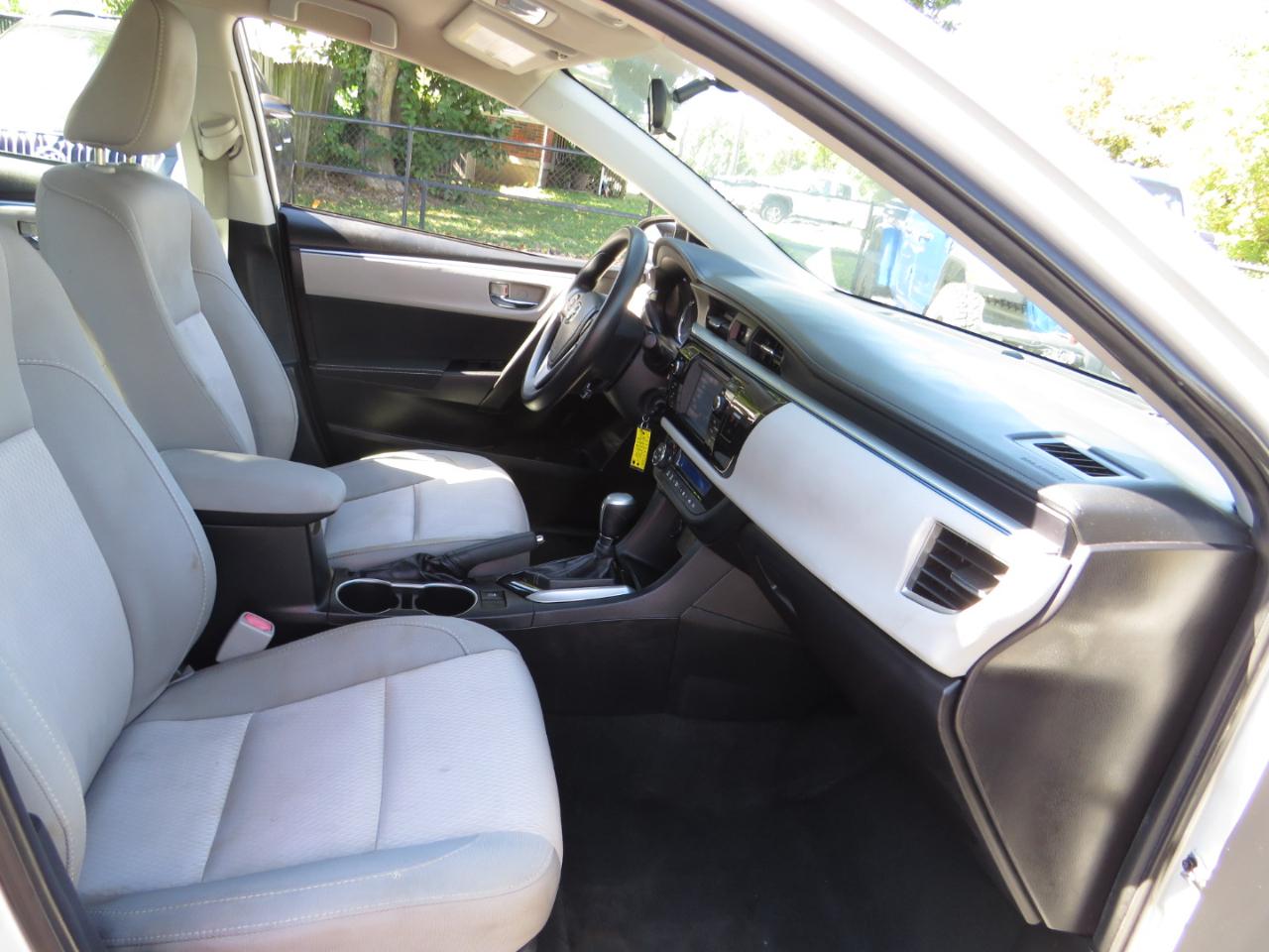 Toyota Corolla 4dr Sdn CVT LE Premium (Natl) 2015