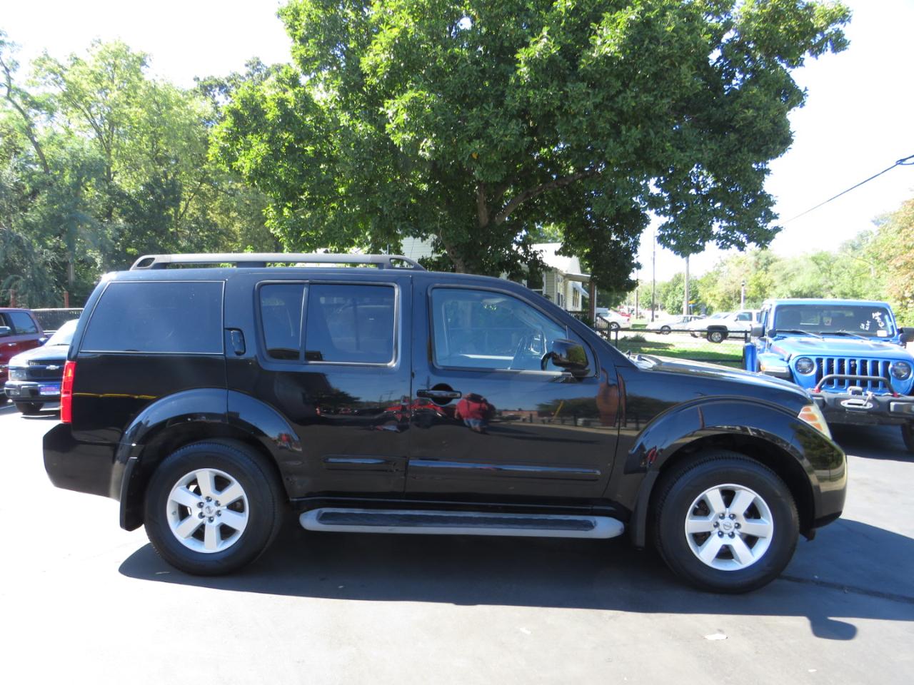 Nissan Pathfinder 4WD 4dr V6 SE 2010