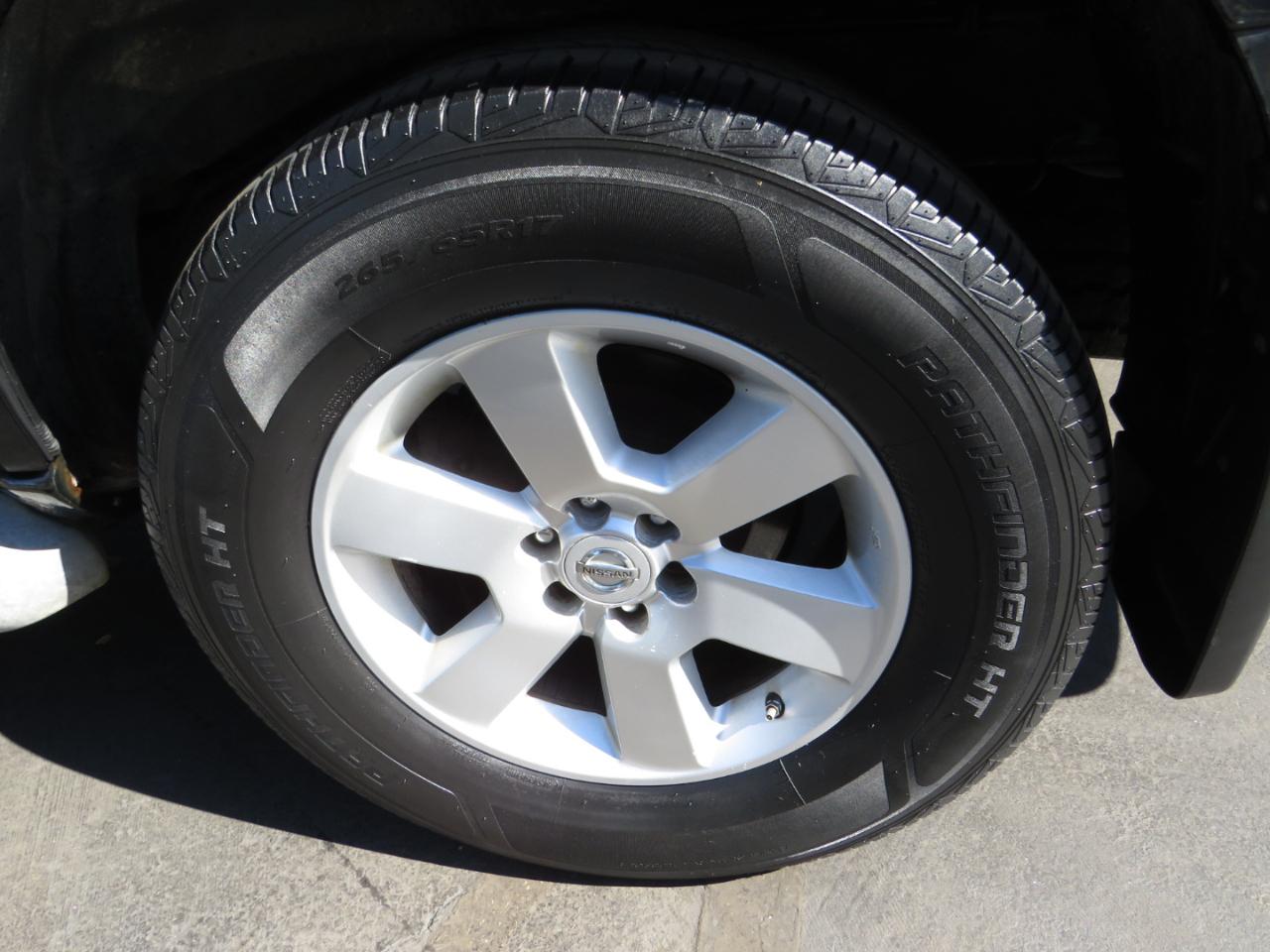 Nissan Pathfinder 4WD 4dr V6 SE 2010