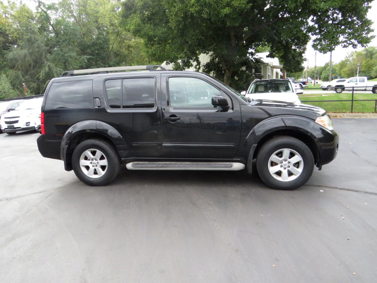 Nissan Pathfinder 4WD 4dr V6 SE 2010