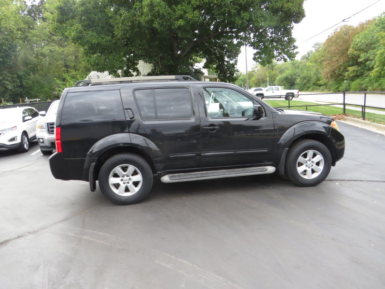 Nissan Pathfinder 4WD 4dr V6 SE 2010