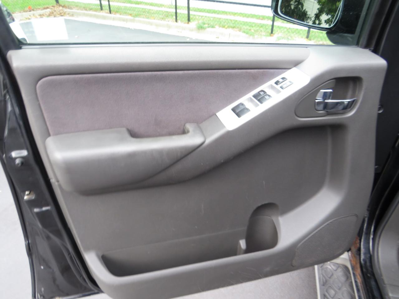 Nissan Pathfinder 4WD 4dr V6 SE 2010