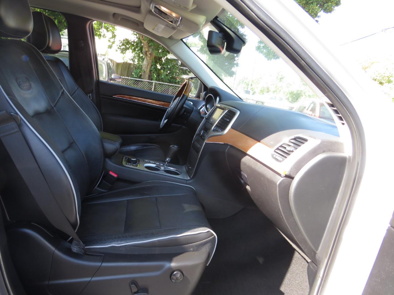 Jeep Grand Cherokee 4WD 4dr Overland 2012