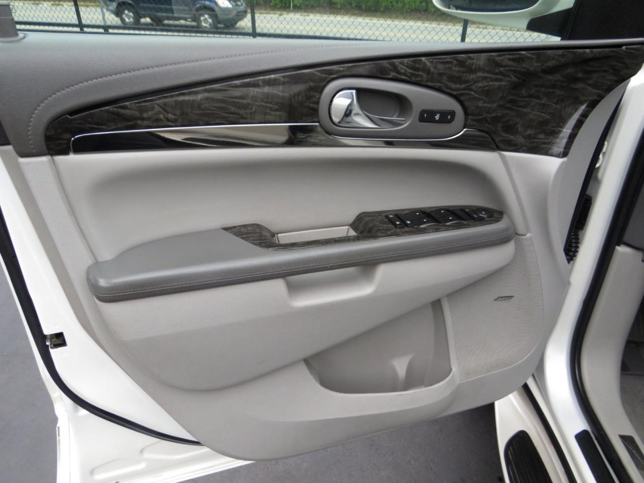 Buick Enclave FWD 4dr Leather 2013